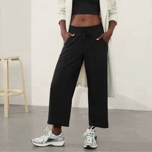 Athleta Avenue Wide Leg Crop Pant Black Women’s Size 10 Casual Pull On